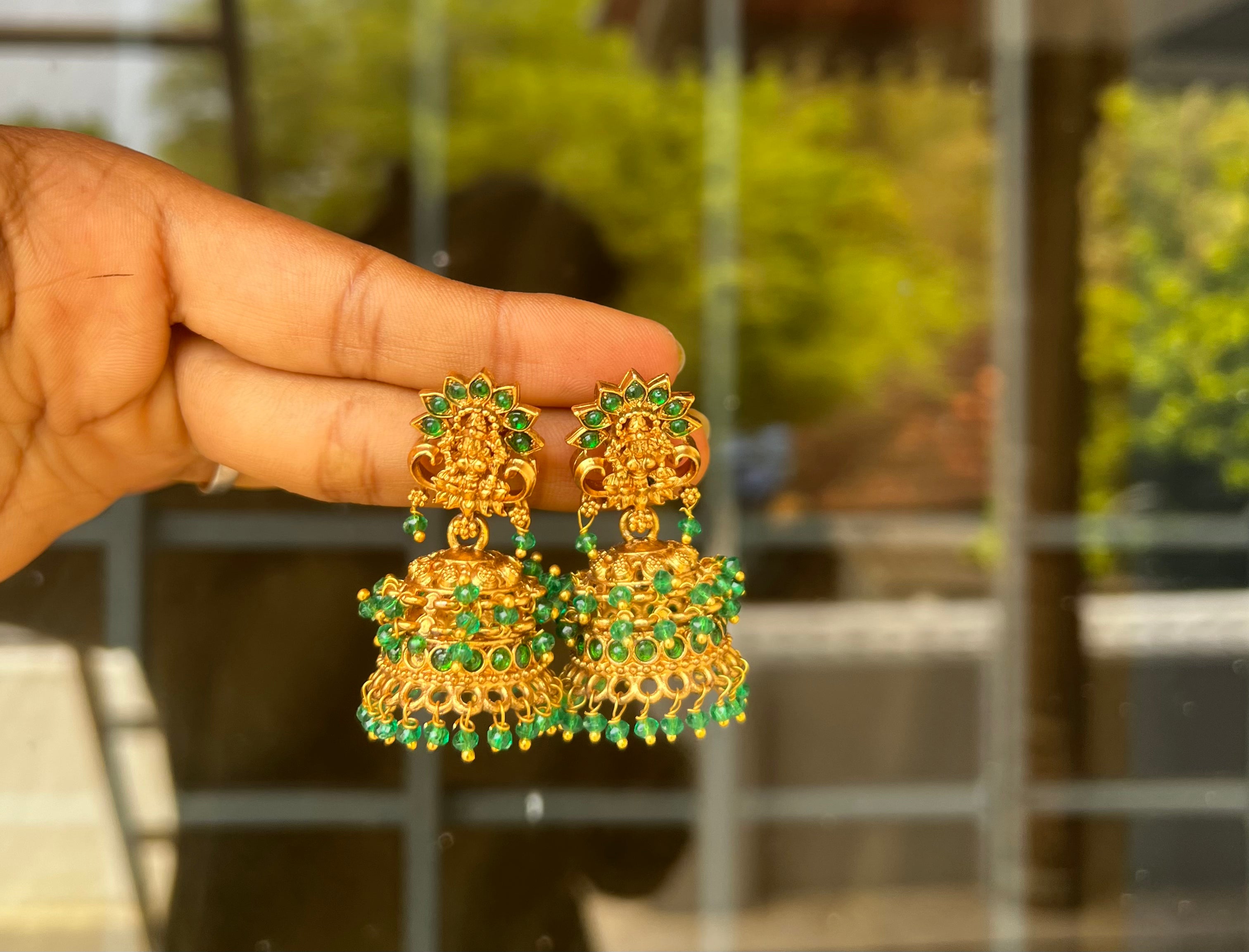 Lakshmi kemp crystal ER1075