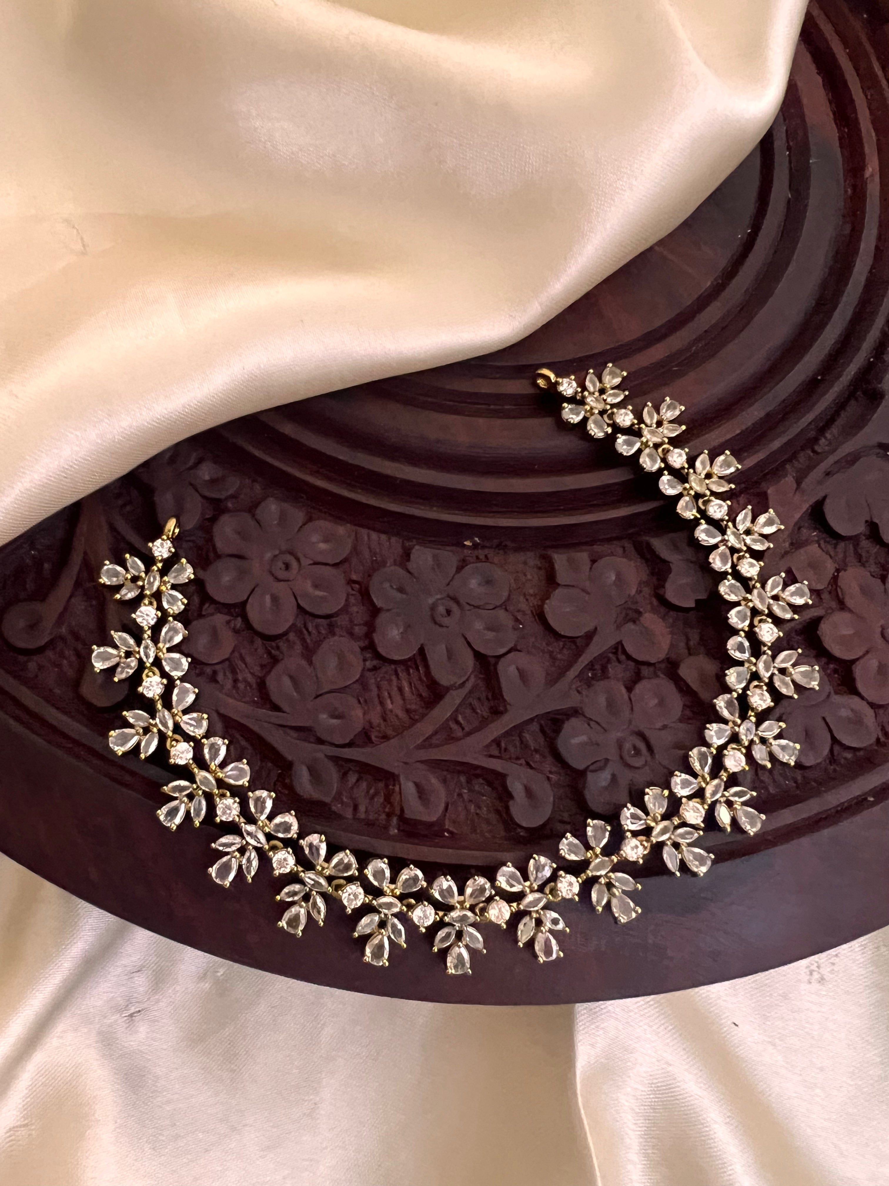 Victoria Queen Necklace NK1050