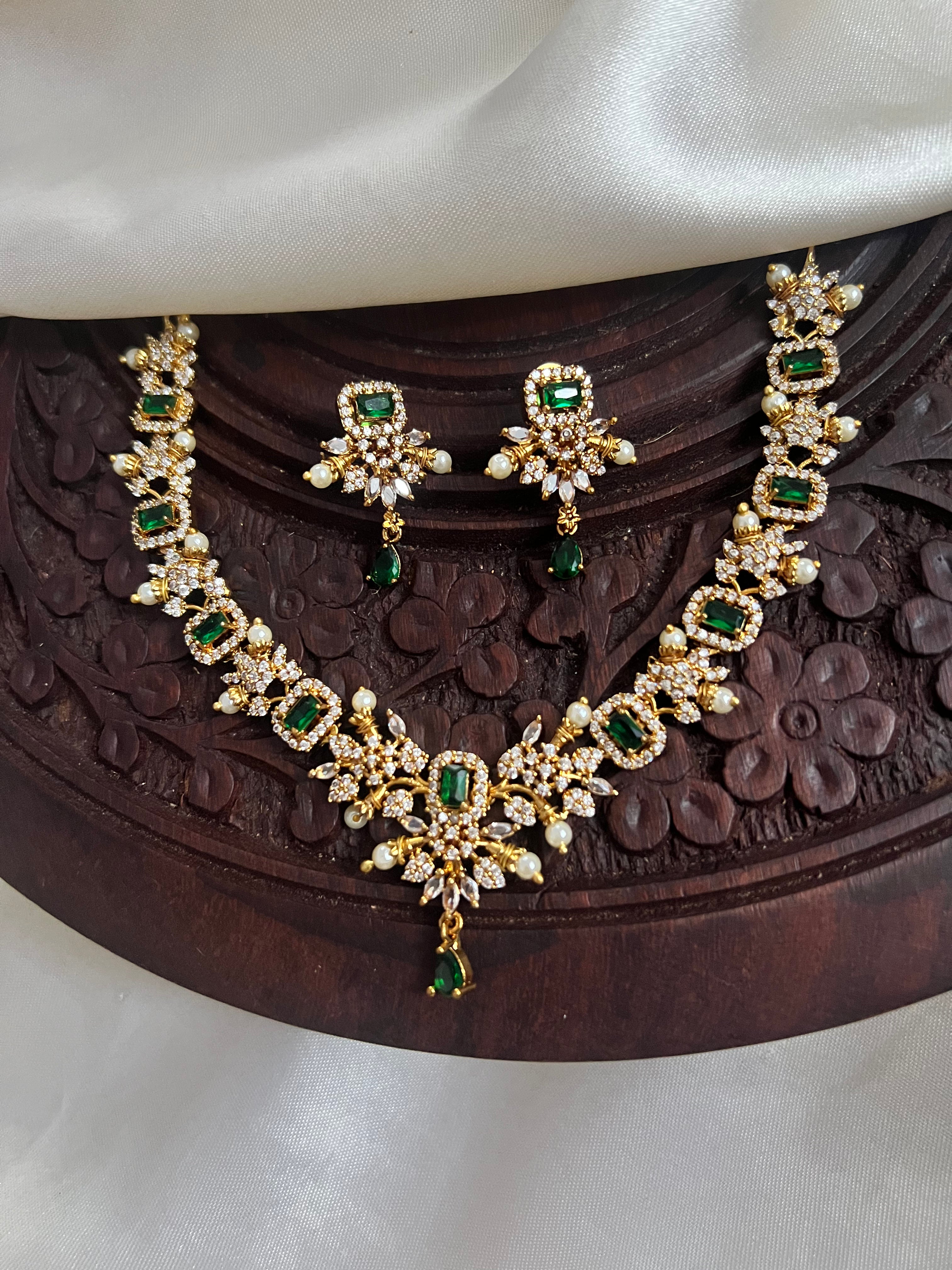 Flower Victorian Green Necklace Nk2061