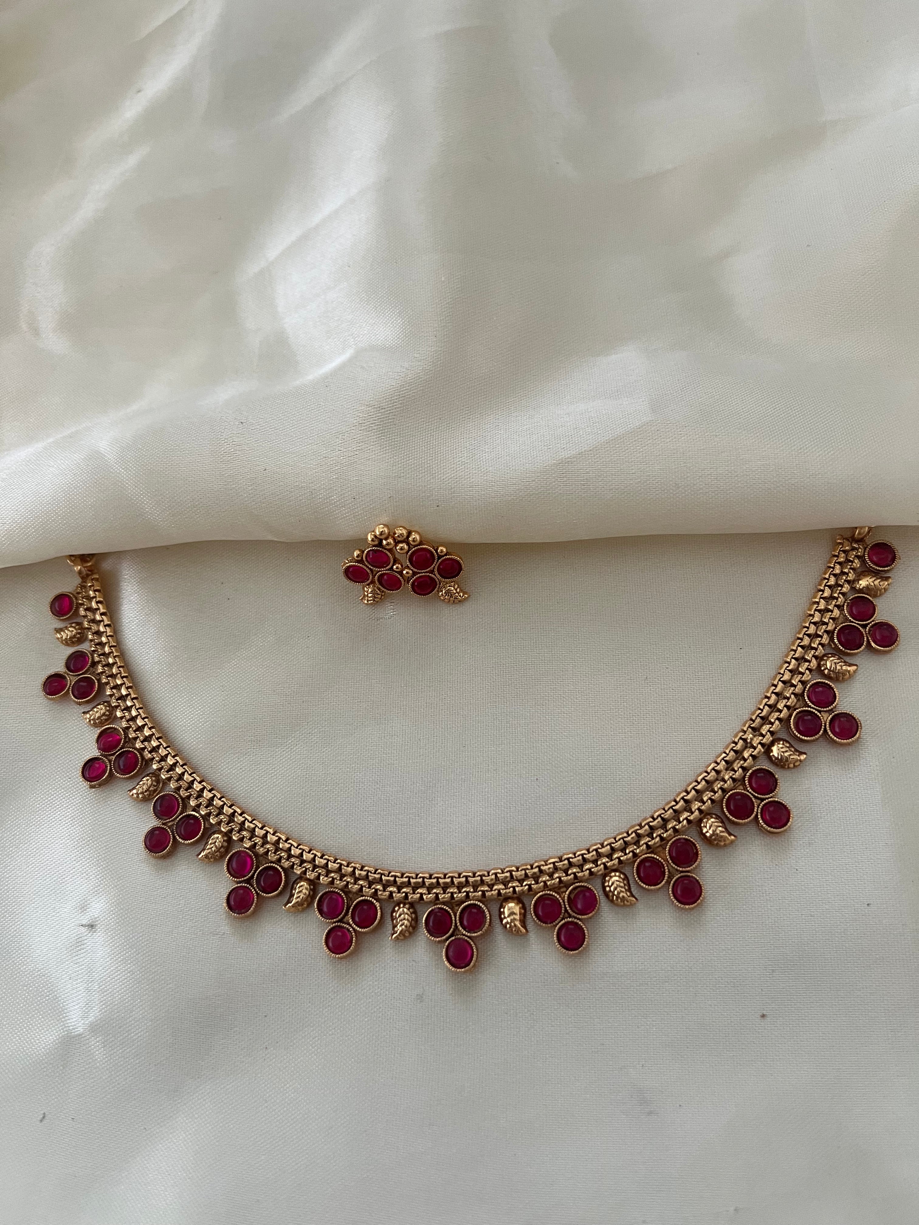 Minimal 3stone necklace NK1026