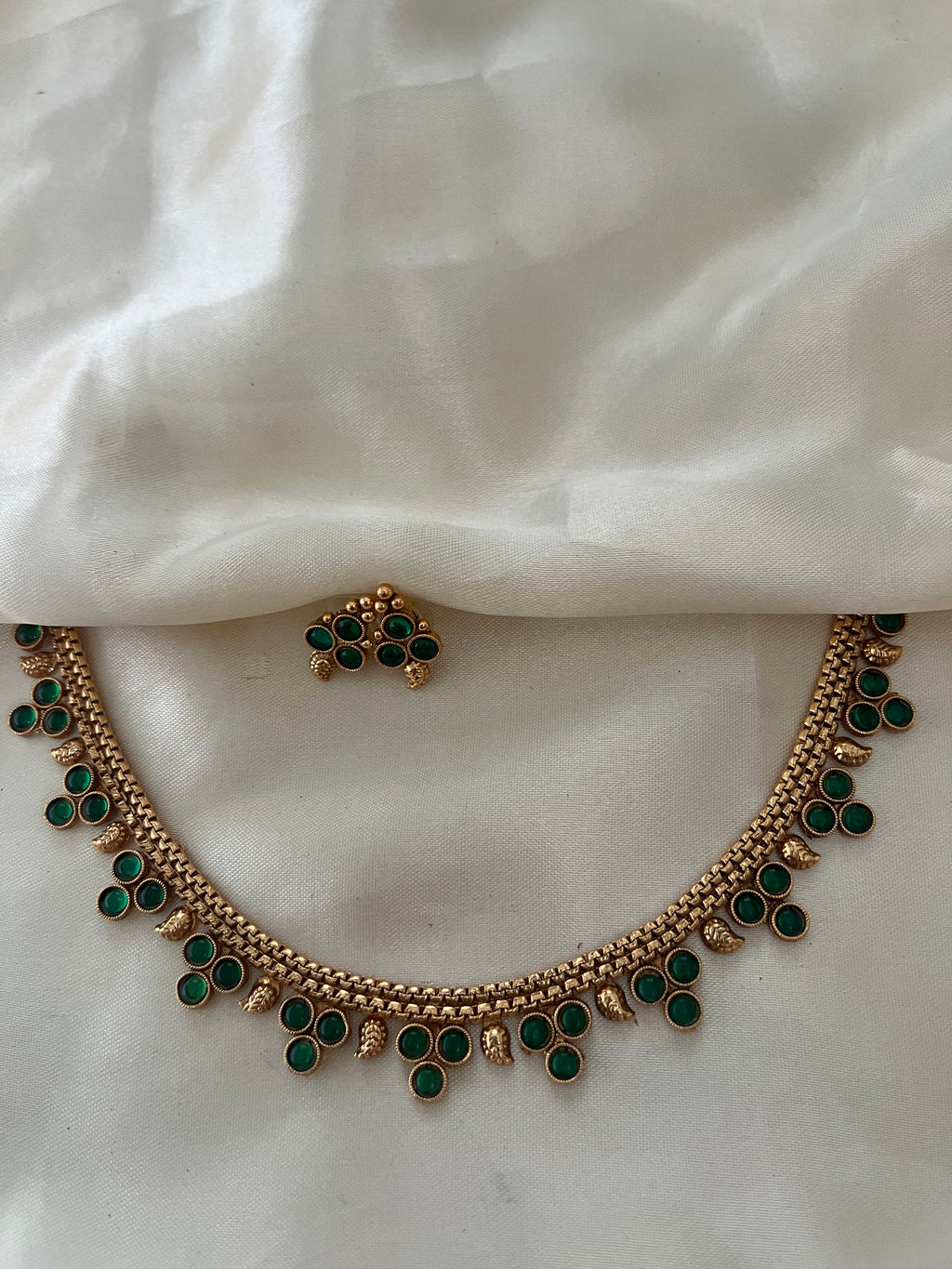 Minimal 3stone necklace NK1026