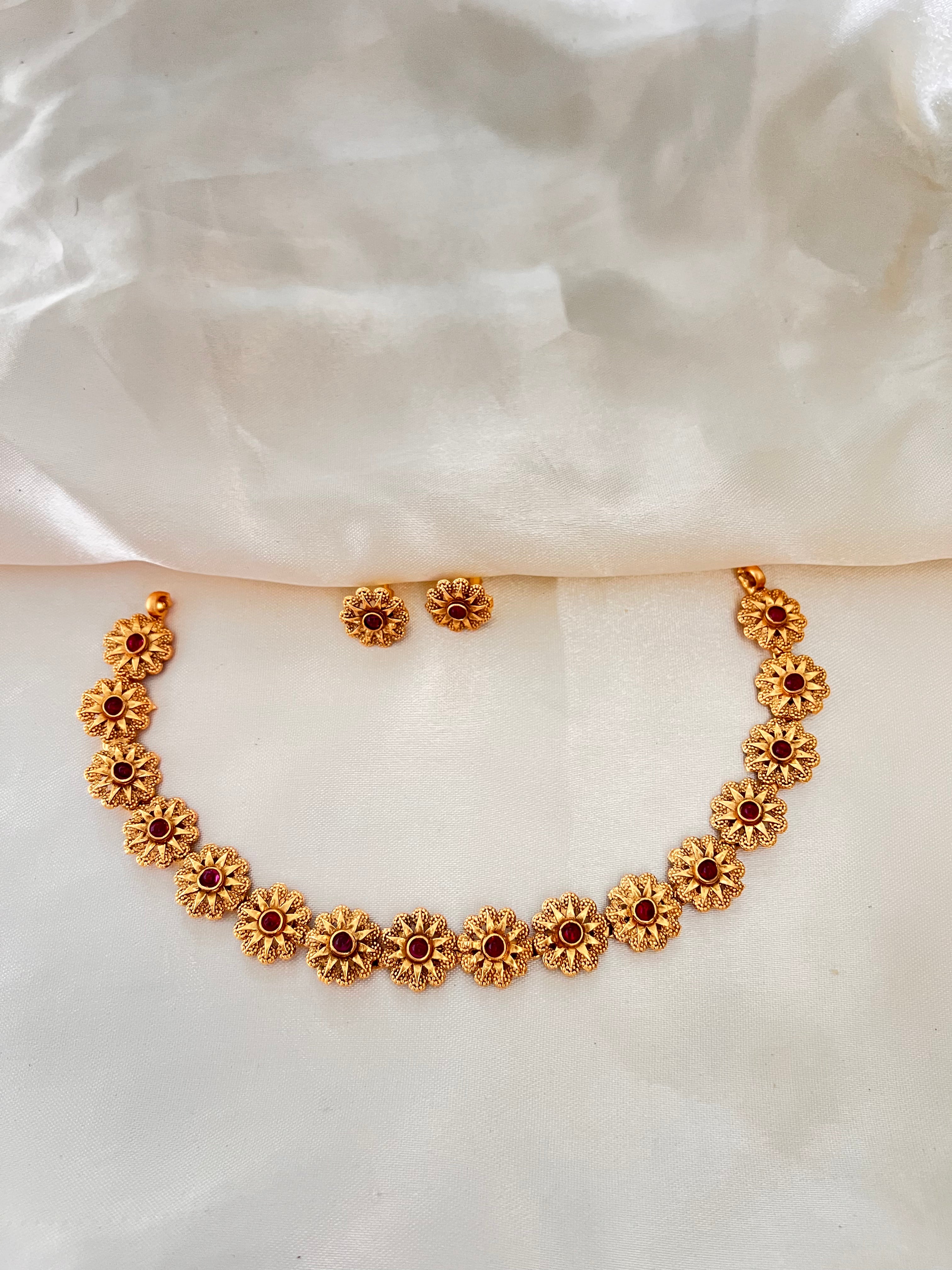 Golden flower necklace NK1017