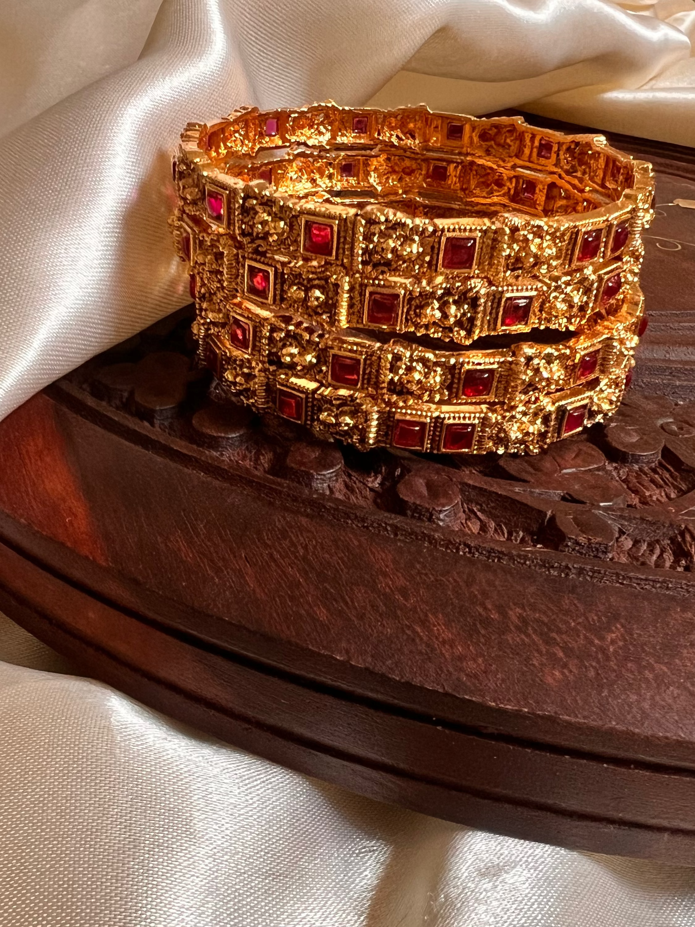 Pink Lakshmi Bangle BG1011