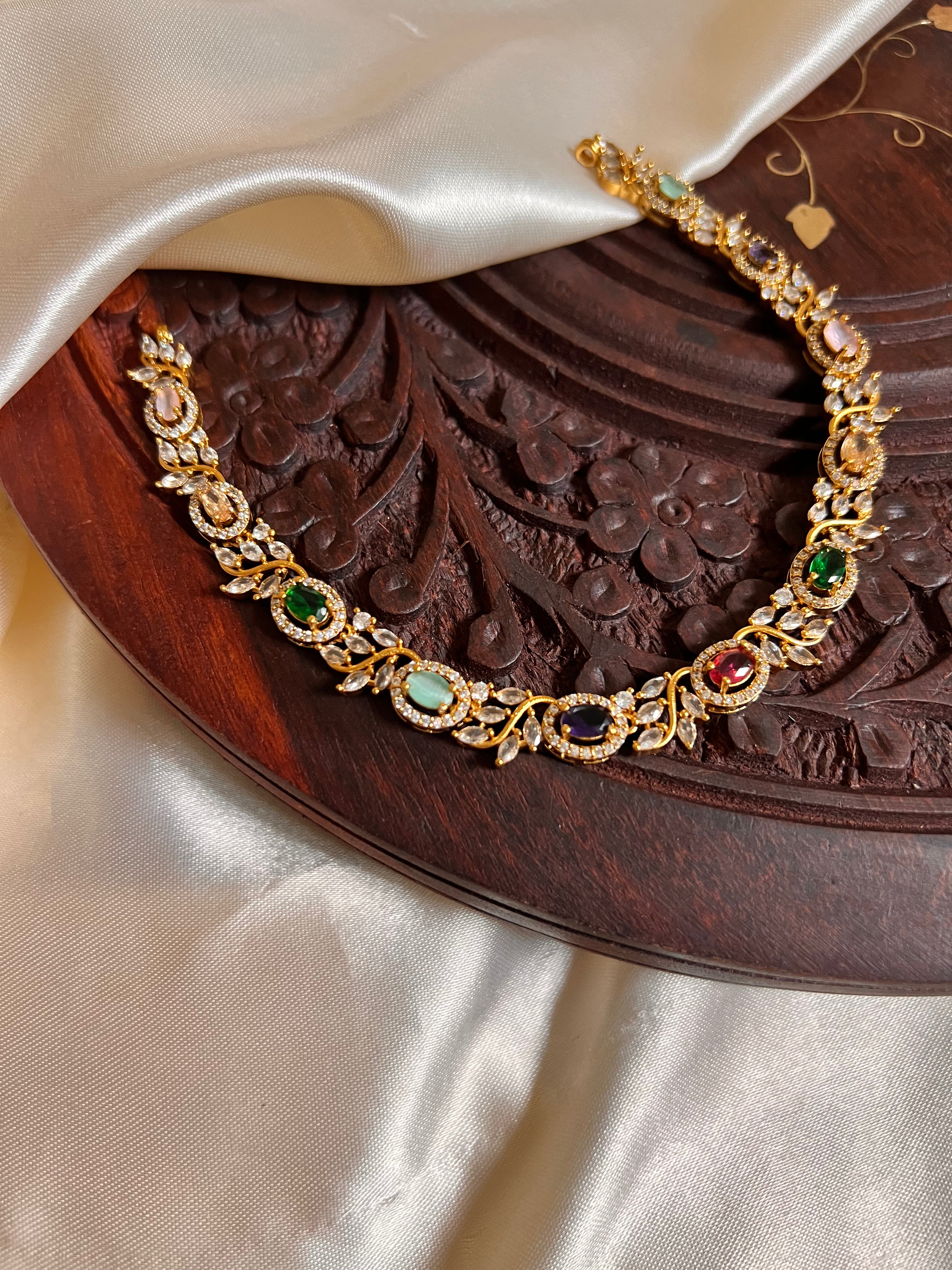 Victoria multi Neckpiece NK1045